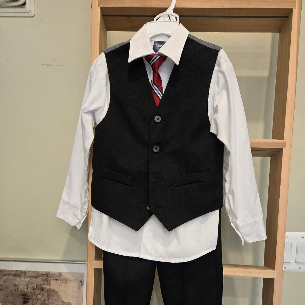 Boy's IZOD dress suit Size 6